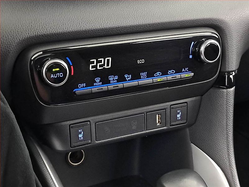 Toyota Yaris (2021) 1.5 VVT-i Hybrid, Automat - fotka 17 z 21
