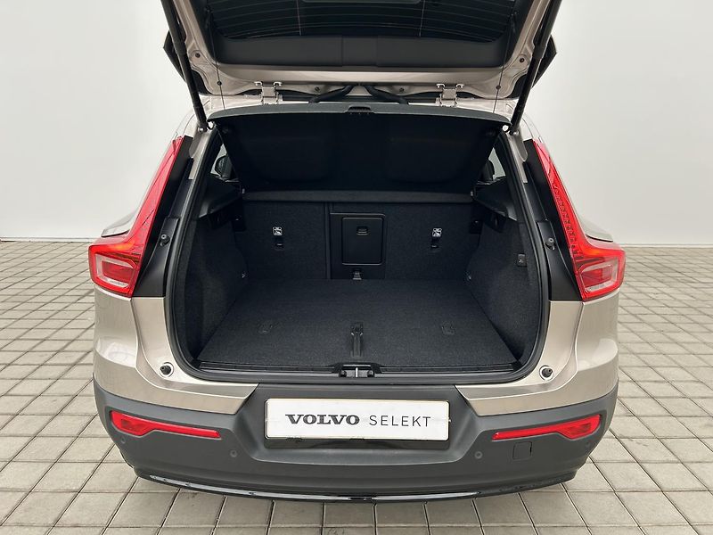 Volvo XC40 2.0 B4 4x4 PLUS - fotka 13 z 30