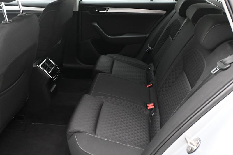 Škoda Superb 1,4 TSI iV 160KW DSG Ambition - fotka 14 z 31