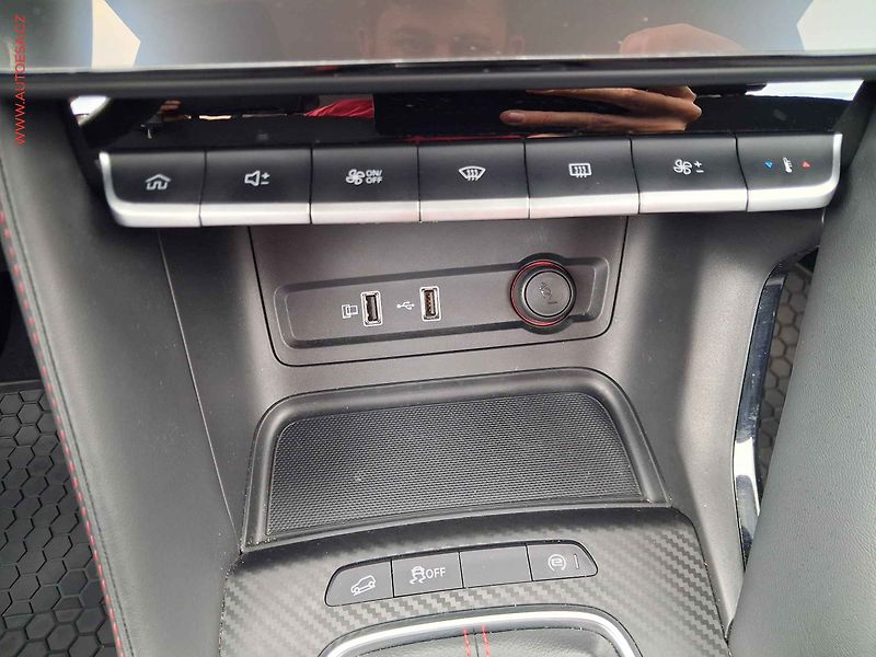 MG ZS (2023) 1.5i, 1.maj,ČR, LED, AC - fotka 13 z 19