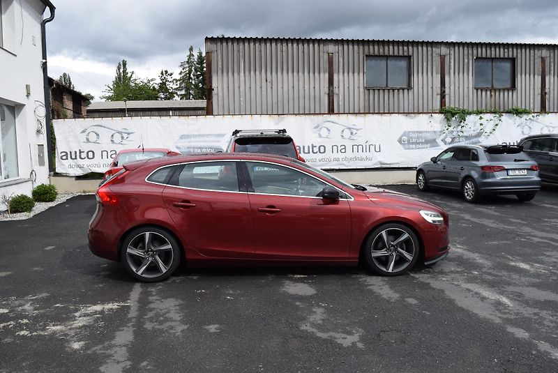 Volvo V40 (2016) 2.0i T2 90kw INSCRIPTION MANUÁ - fotka 6 z 48