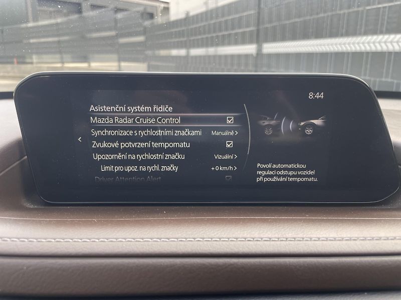 Mazda CX-30 (2022) 2.0 SKYACTIV-X 137kW COSMO 4x4 - fotka 21 z 42