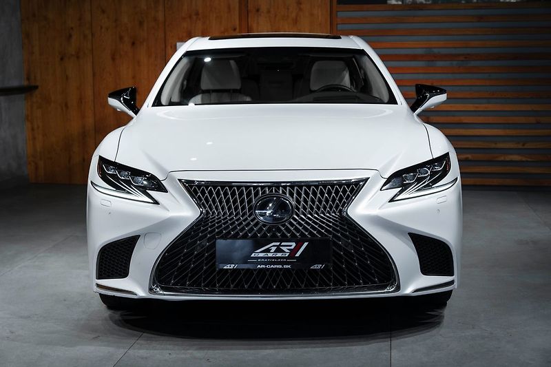 Lexus LS 500 H - fotka 2 z 30
