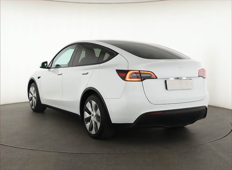 Tesla Model Y (2022) RWD LFP 60kWh, SoH 96% - fotka 4 z 21