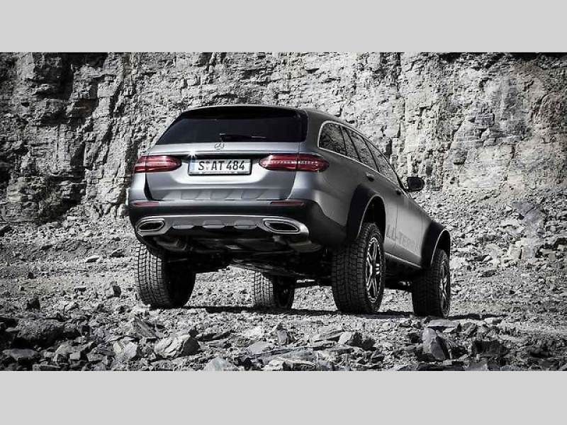 Mercedes-Benz třídy E All-Terrain 4x42.