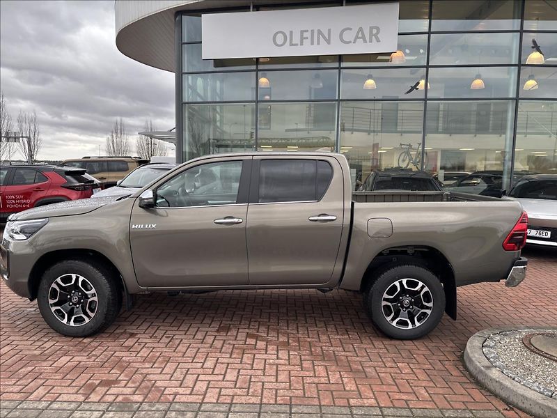 Toyota Hilux (2025) 2,8   INVINCIBLE - fotka 2 z 8