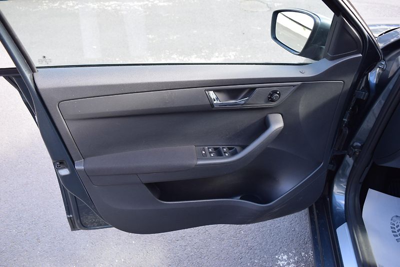 Škoda Fabia (2017) 1.2TSI 81kw DSG JOY NAVI APP - fotka 17 z 41