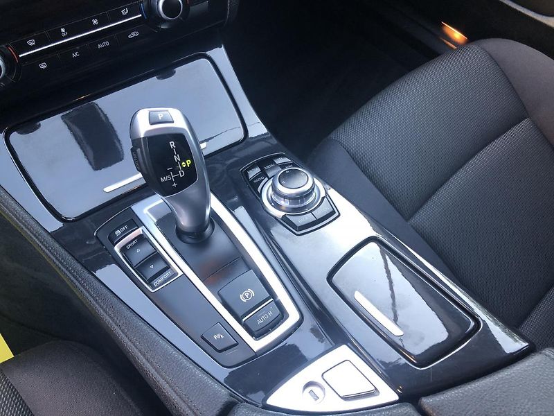 BMW Řada 5 (2015) 518d Touring NAVI velmi pěkný - fotka 58 z 76