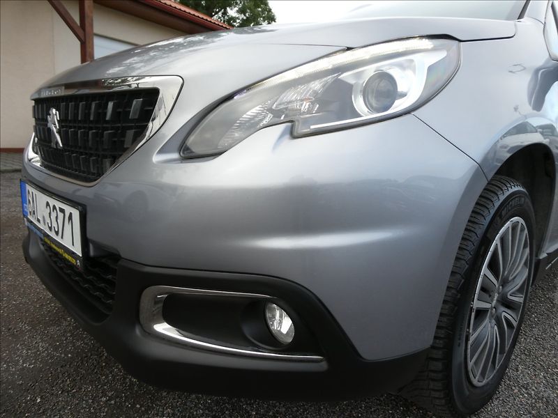 Peugeot 2008 1,2 PureTech 81kW AUTOMAT, ČR - fotka 4 z 38