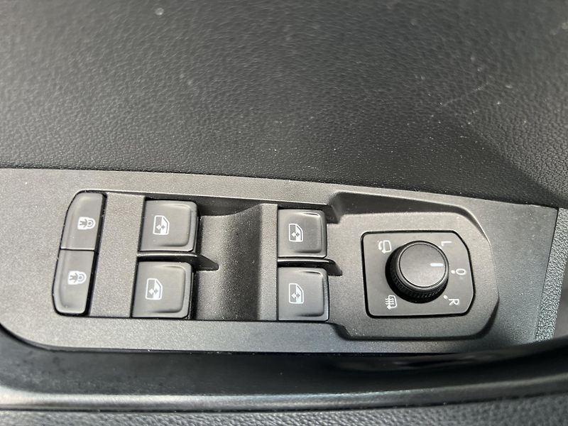 Škoda Karoq Style 1.5TSi DSG KAMERA NAVI - fotka 12 z 50