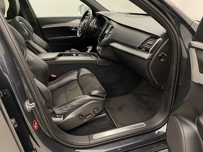 Volvo XC90 D5 AWD R-DESIGN AUT CZ - fotka 23 z 47