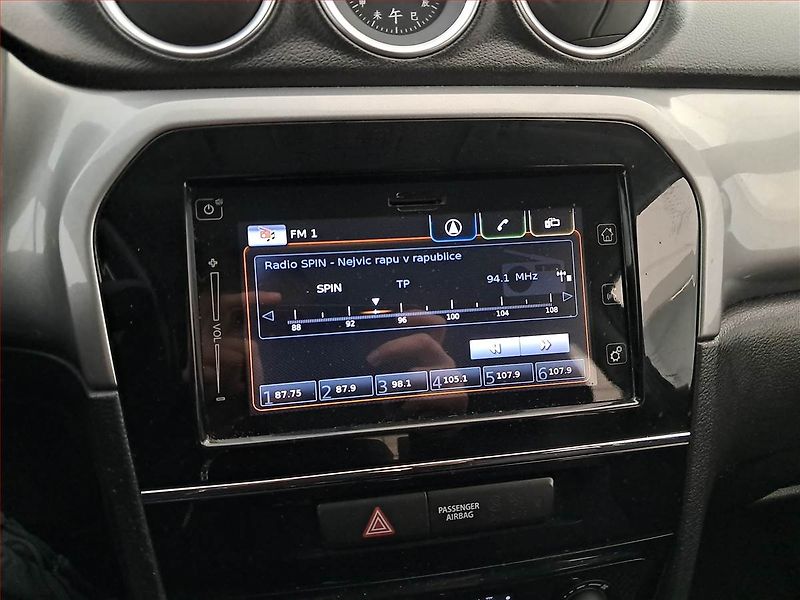Suzuki Vitara (2015) 1.6 VVT, 4X4, Navi, Tempomat - fotka 12 z 18
