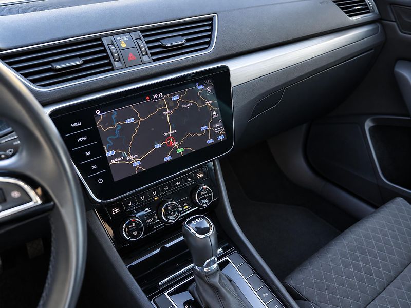 Škoda Superb 2,0 TDI DSG 110kW Style Navi - fotka 31 z 47