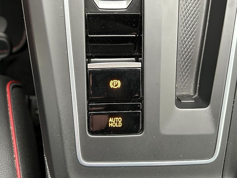 Volkswagen Golf 2.0 GTI  PERFORMANCE - fotka 17 z 30