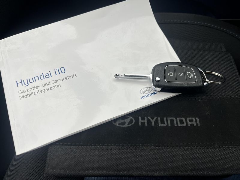 Hyundai i10 (2015) 1.0i 49kw, REZERVACE - fotka 26 z 28
