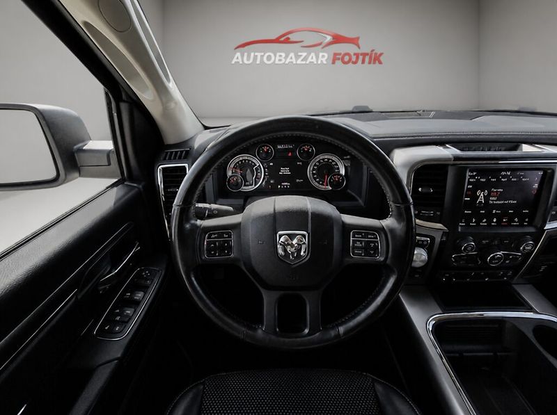 Dodge RAM 1500 (2018) 5.7 HEMI V8 Sport Crew Cab 4×4 - fotka 14 z 24