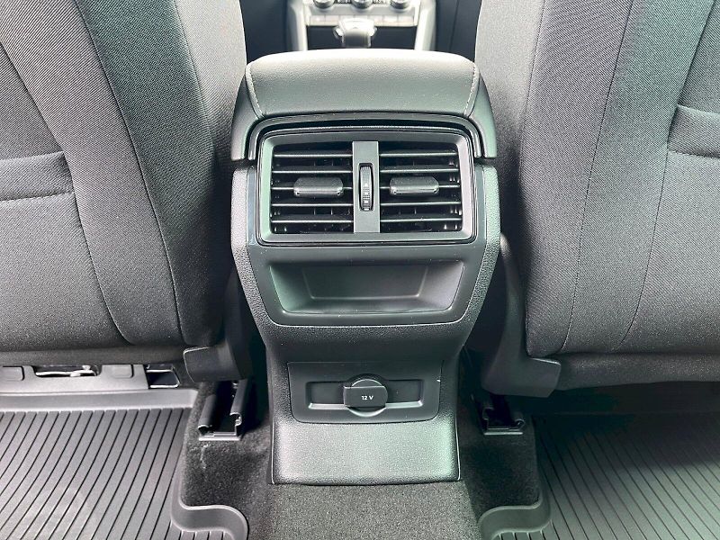 Škoda Karoq (2025) SELECTION 1.5 TSI DSG - fotka 19 z 31