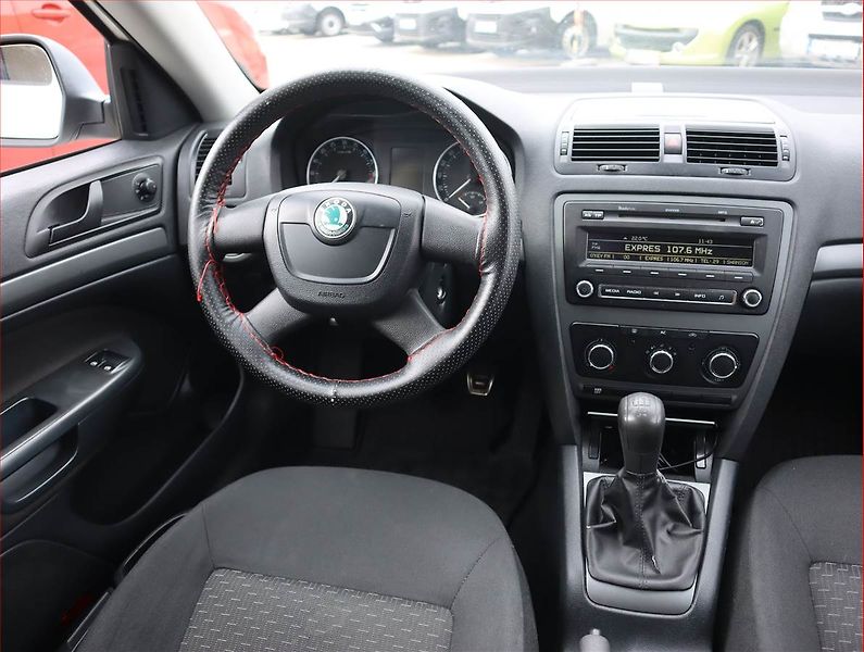 Škoda Octavia (2012) 1.6 TDI, Tempomat - fotka 7 z 16