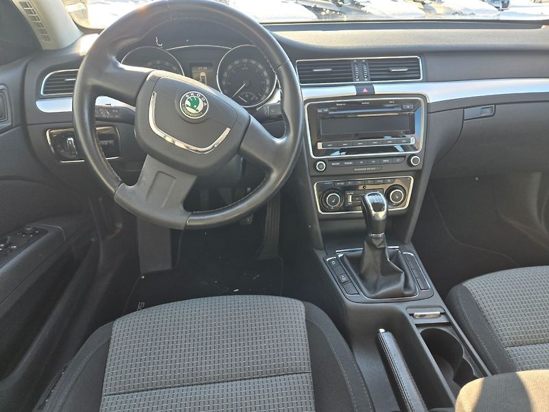 Škoda Superb (2011) 2.0 TDI Serviska Rozvody - fotka 8 z 48
