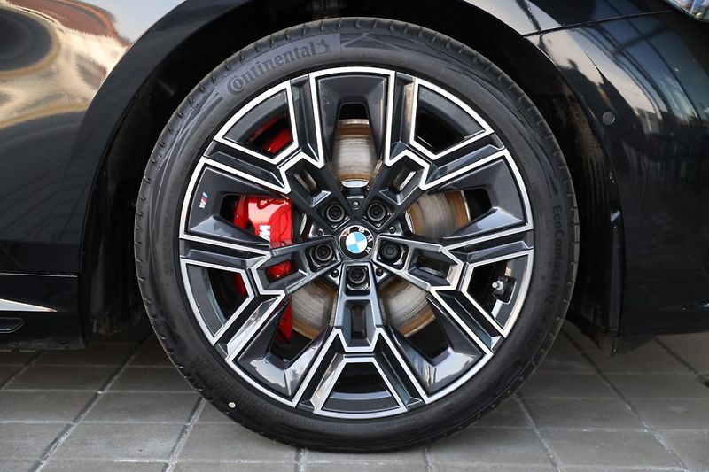 BMW i5 M60 xDrive sedan - fotka 7 z 17