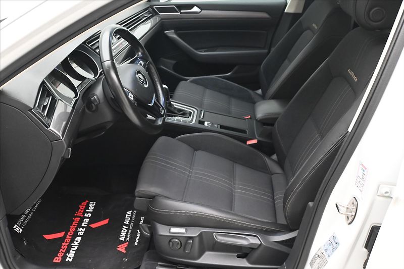 Volkswagen Passat 2,0 TDI 140kW DSG Alltrack 4Mo - fotka 13 z 32