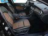 Mercedes-Benz GLA (2017) 220 d 4MATIC, 4X4 - náhled 9