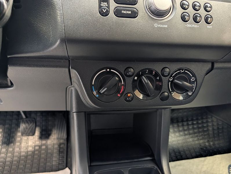 Suzuki Swift 1.3i 4x4 - fotka 15 z 24