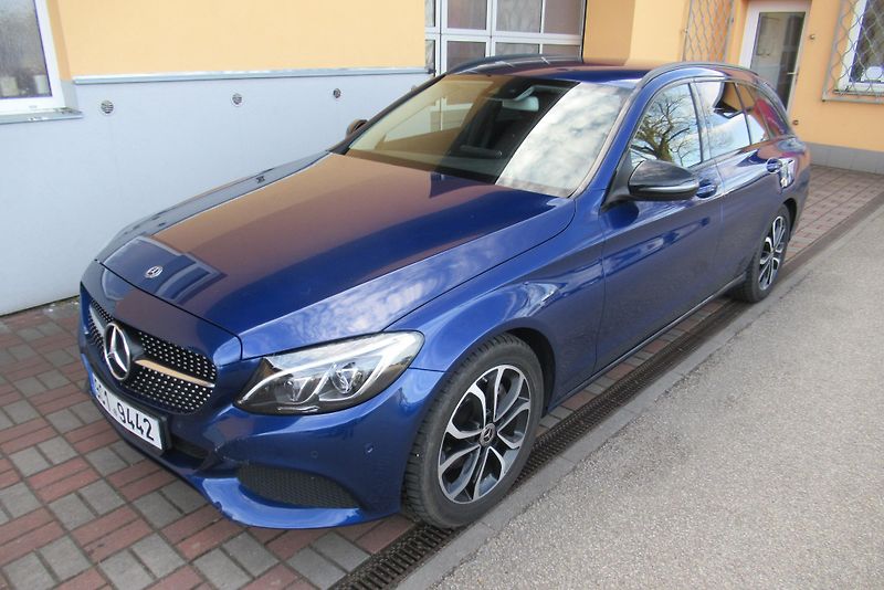 Mercedes-Benz Třídy C 220 CDi AUTOMAT TAŽNÉ  - fotka 5 z 24