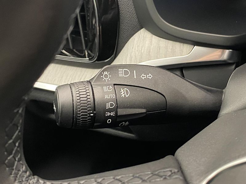 Volvo V60 T6 AWD RECHARGE DARK PLUS CZ - fotka 19 z 49