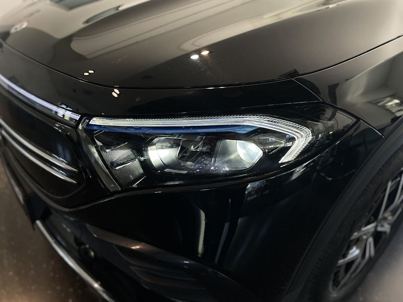 Mercedes-Benz EQB 300 4Matic - fotka 9 z 33