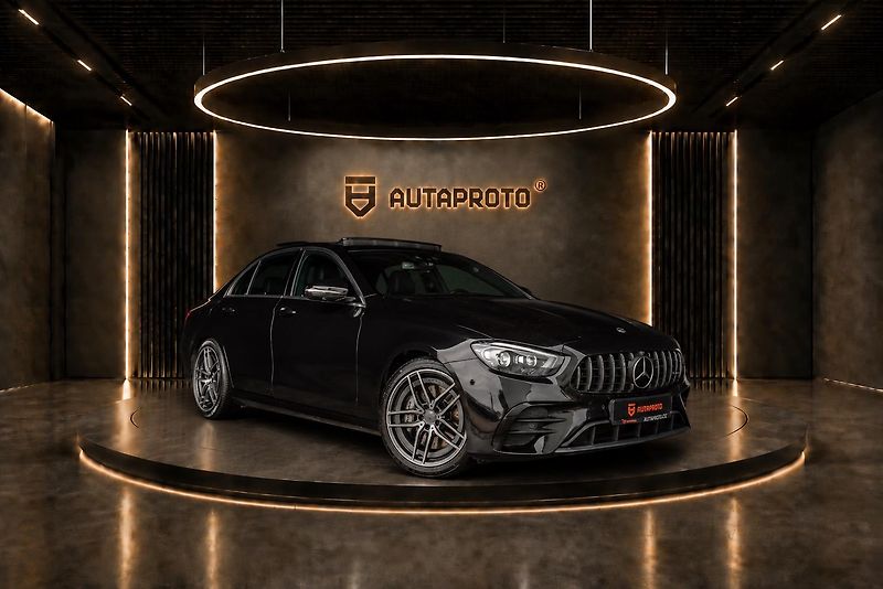 Mercedes-Benz Třídy E (2022) 53-AMG-4M-PANO-DIS-360-GTsport - fotka 3 z 14