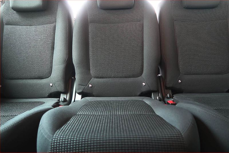 Peugeot 5008 (2015) 1.6 BlueHDi, Navi, Tempomat - fotka 10 z 15