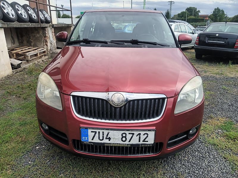 Škoda Fabia 1.4 16V Ambiente Combi - fotka 8 z 24