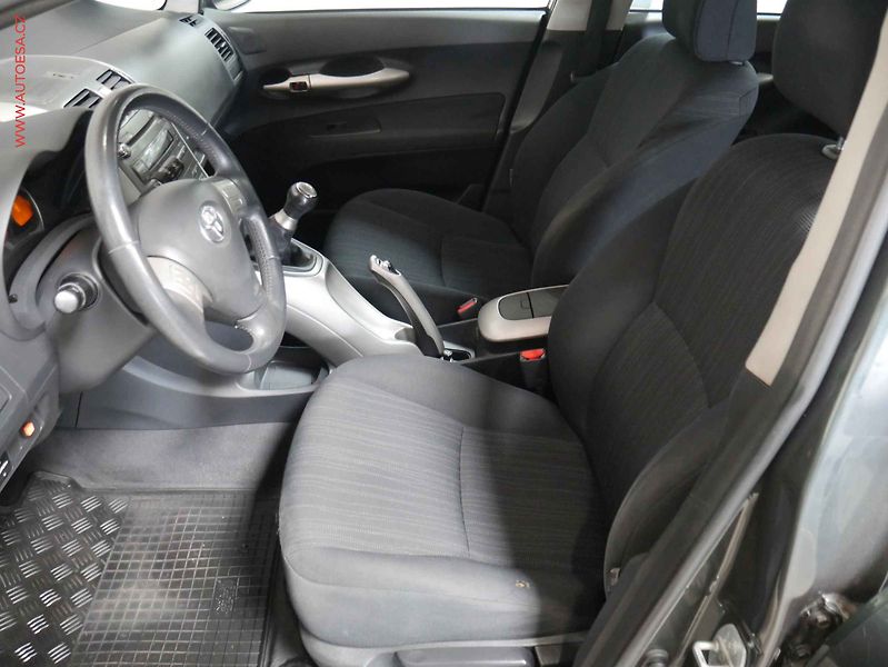 Toyota Auris (2007) 1.6 VVT-i, ČR, AC - fotka 9 z 20