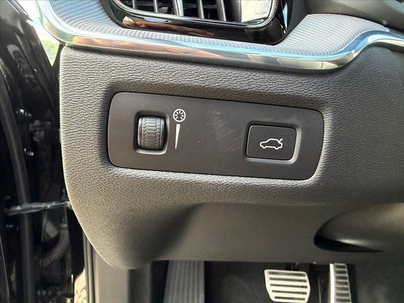 Volvo XC60 2,0 - fotka 39 z 62