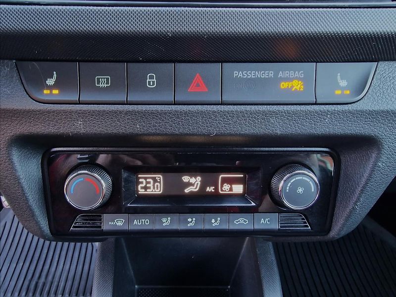 Škoda Fabia 1.0TSI Tour, původ ČR, 1.Maj. - fotka 24 z 49