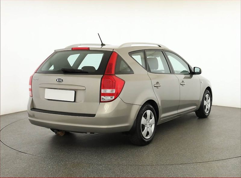 Kia Ceed (2012) 1.4 CVVT - fotka 5 z 14