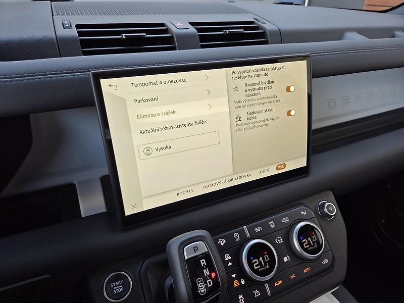 Land Rover Defender (2025) D300 X-DynSE HUD PANO TZ ACC - fotka 40 z 55