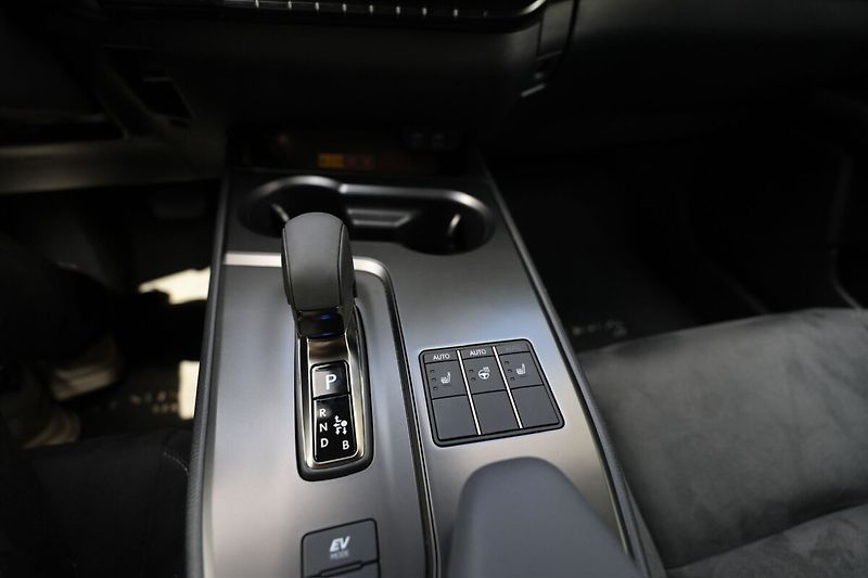 Lexus UX 300h 300H 2.0 HEV BUSINESS TECH - fotka 12 z 22