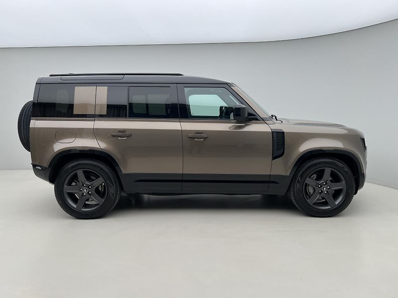 Land Rover Defender 110 D300 X-DYNAMIC SE 1. maj. - fotka 9 z 45