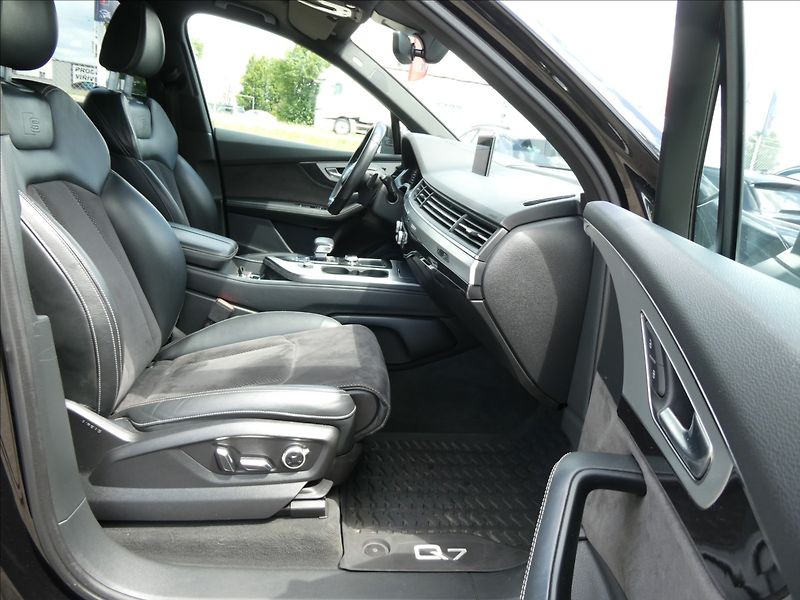 Audi Q7 3,0 TDiV6 200kW S-LINE,QUATTRO - fotka 24 z 48
