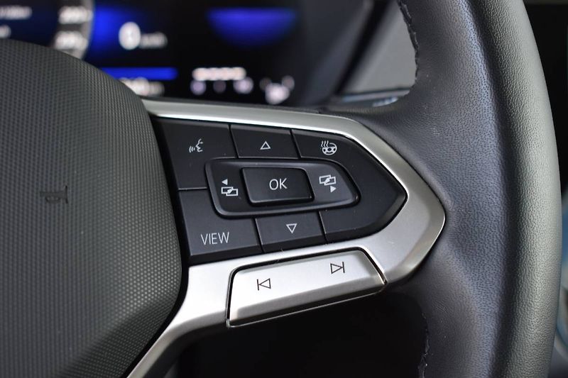 Volkswagen Touran (2023) 1.5TSI 110kW DSG, Full LED - fotka 18 z 25