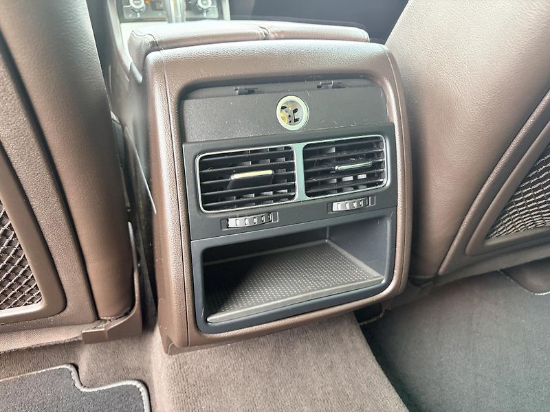 Volkswagen Touareg 3.0TDI V6 DSG 4x4 VZDUCH - fotka 32 z 56