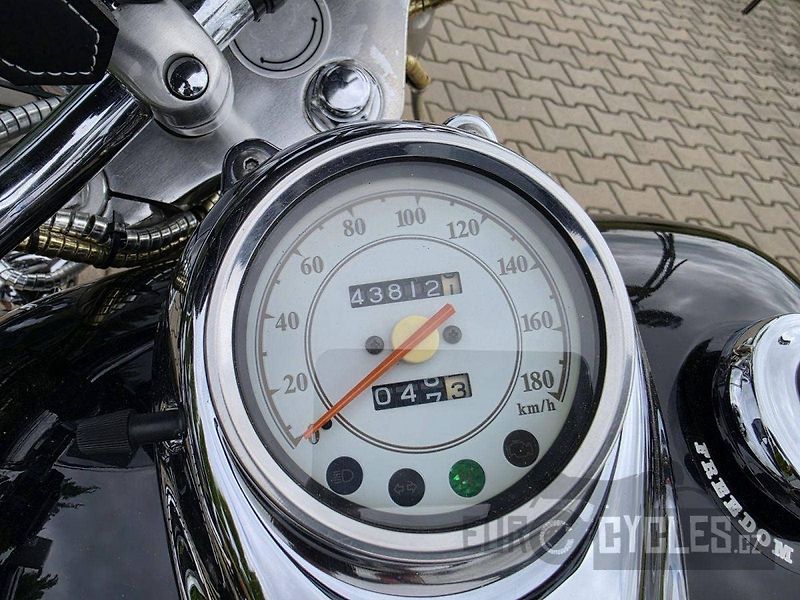 Yamaha XVS 650 A DragStar Classic (1999) REZERVACE - fotka 14 z 16