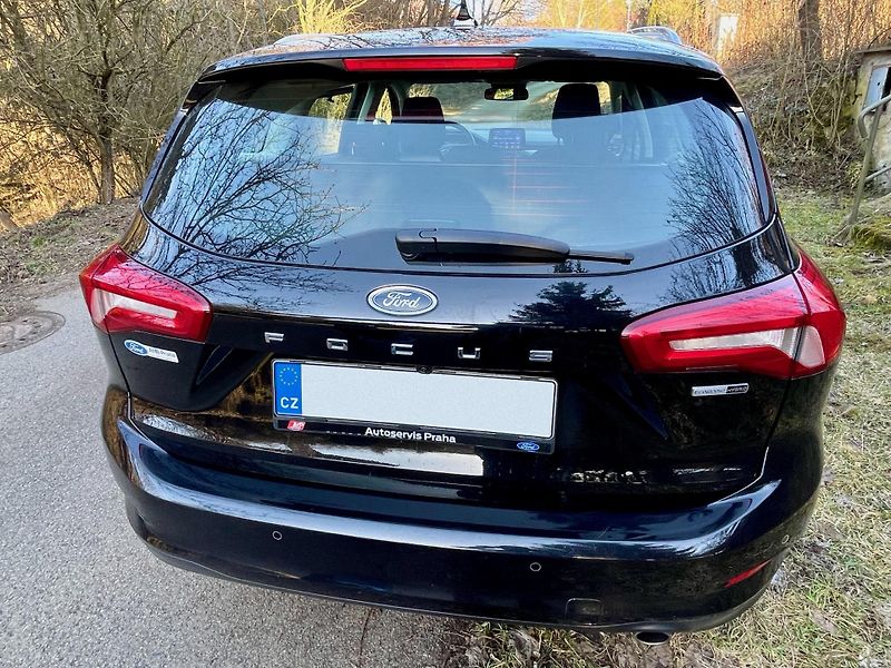 Ford Focus (2021) 1.0 EcoBoost mHEV Titanium - fotka 4 z 36