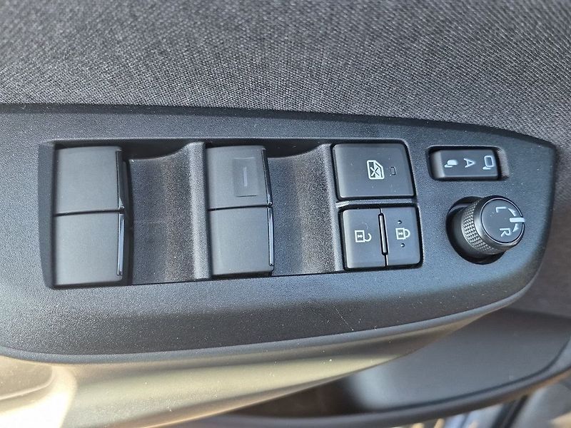 Toyota Yaris Cross 1,5 HEV FWD Style - fotka 20 z 25