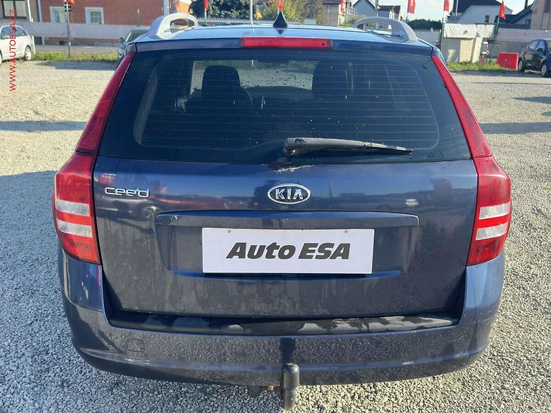 Kia Ceed (2008) 1.4i, AC, tažné - fotka 5 z 18
