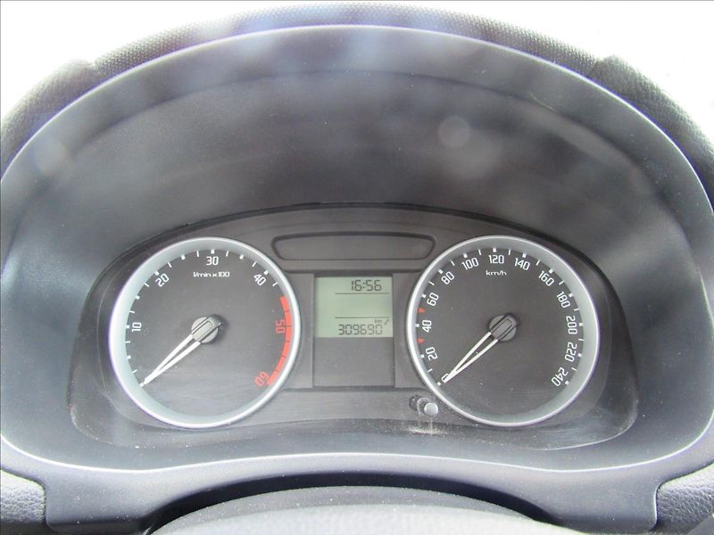 Škoda Fabia 1,9 TDi 77kW Combi Sport - fotka 13 z 32