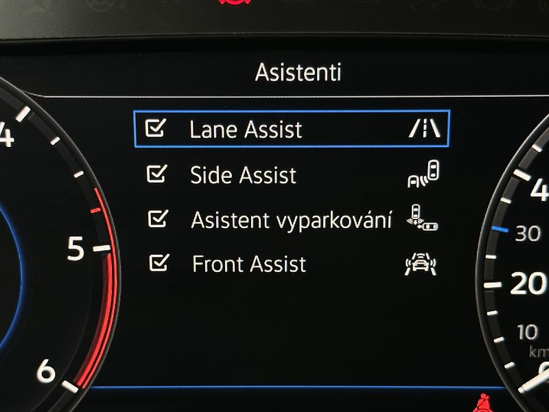 Volkswagen Passat (2018) 2.0TDI/110kW *VIRTUAL* ČR* TZ  - fotka 12 z 44