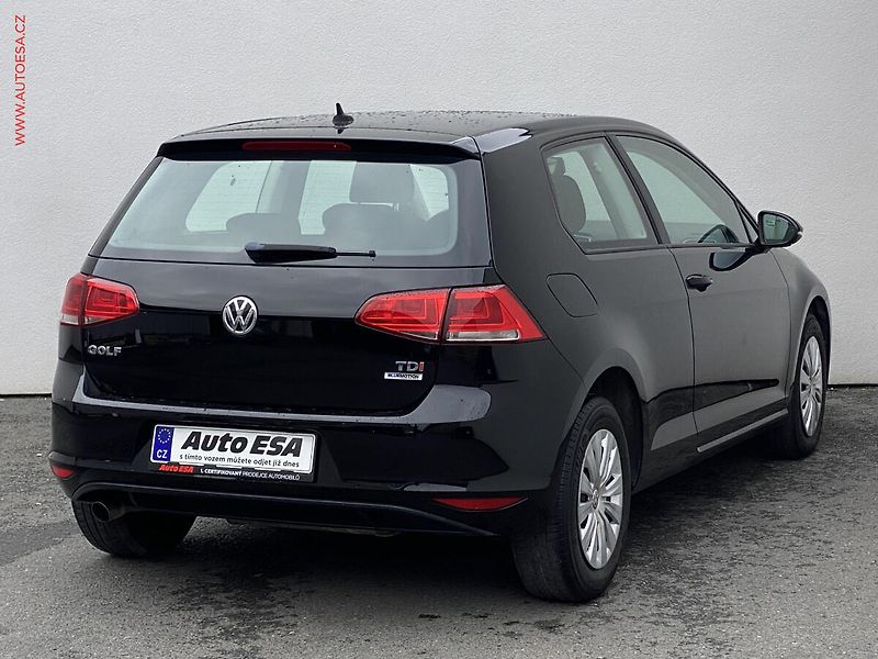 Volkswagen Golf (2015) 1.6 TDi, Trendline, navi - fotka 4 z 18